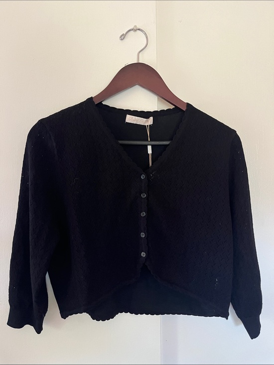 belle poque Sweaters - NWT Belle Poque Black Scalloped Edge Cropped Cardigan